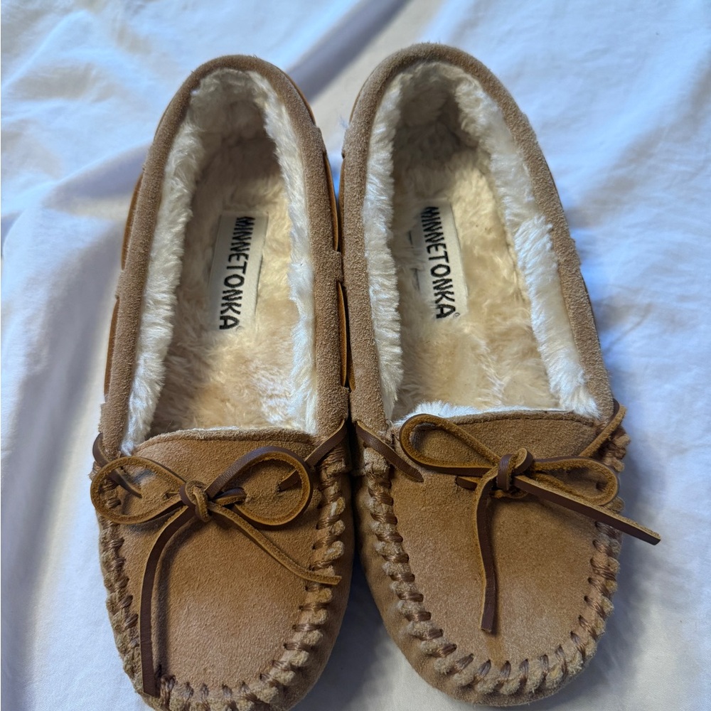 Minnetonka Women's Tan Suede Faux-Fur Lined Moccasins